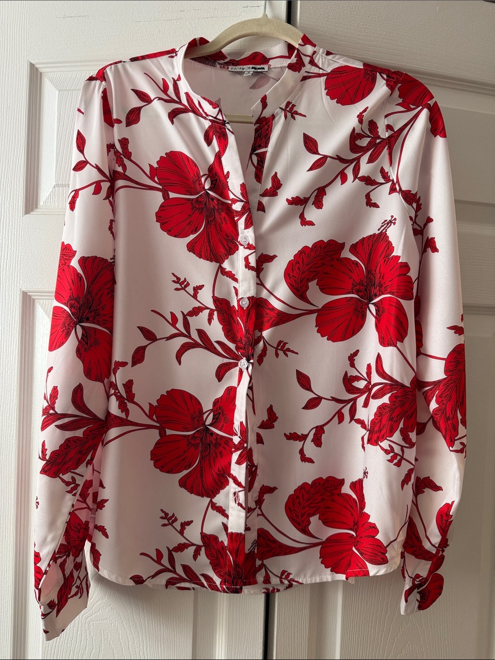 Fashion Nova White Blouse Red Flowers Print Women’s Size Medium Never Worn